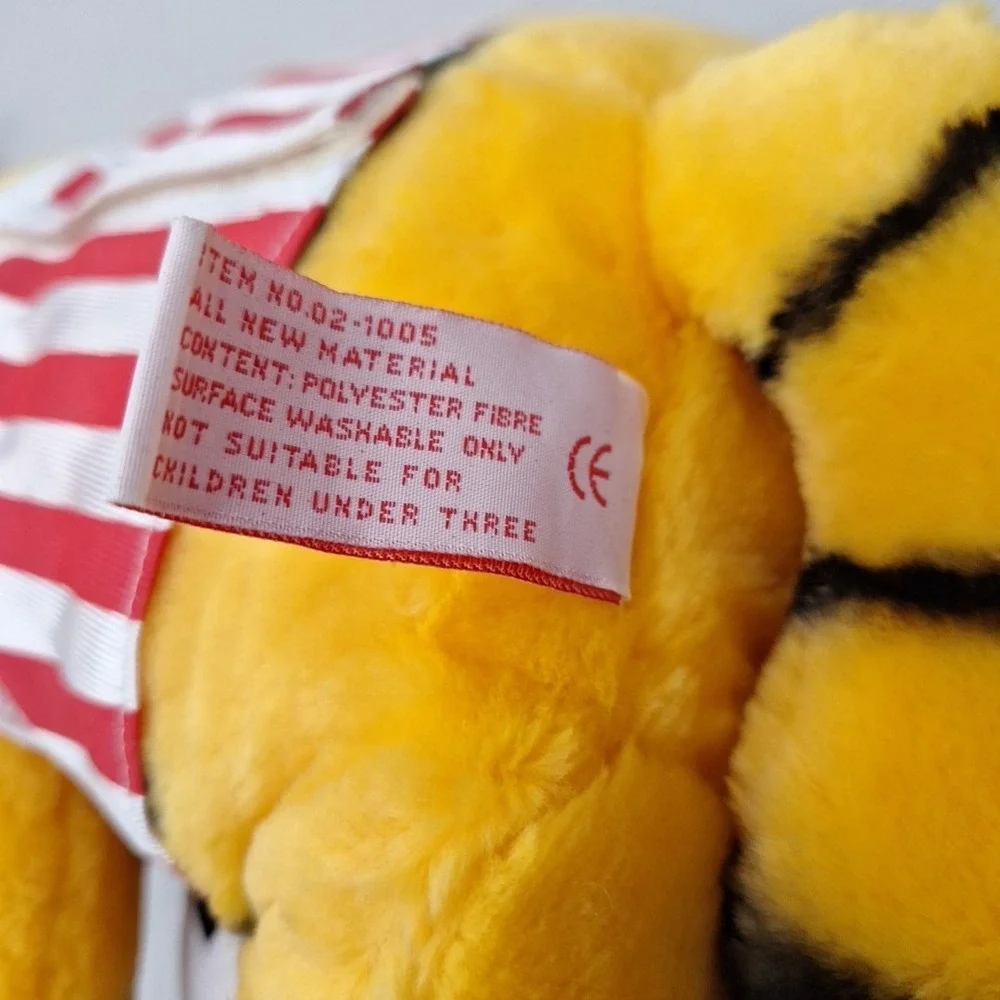 RARE Vintage 1994 PAWS D&G Enterprise Garfield Soccer #9 w/Ball Plush NWT - Picture 12 of 12
